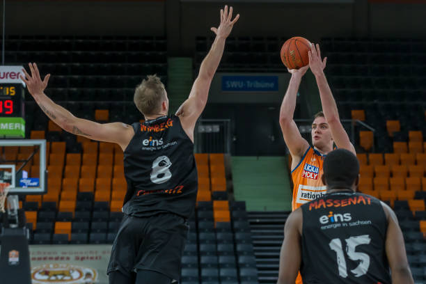 年轻边锋在 年轻边锋在